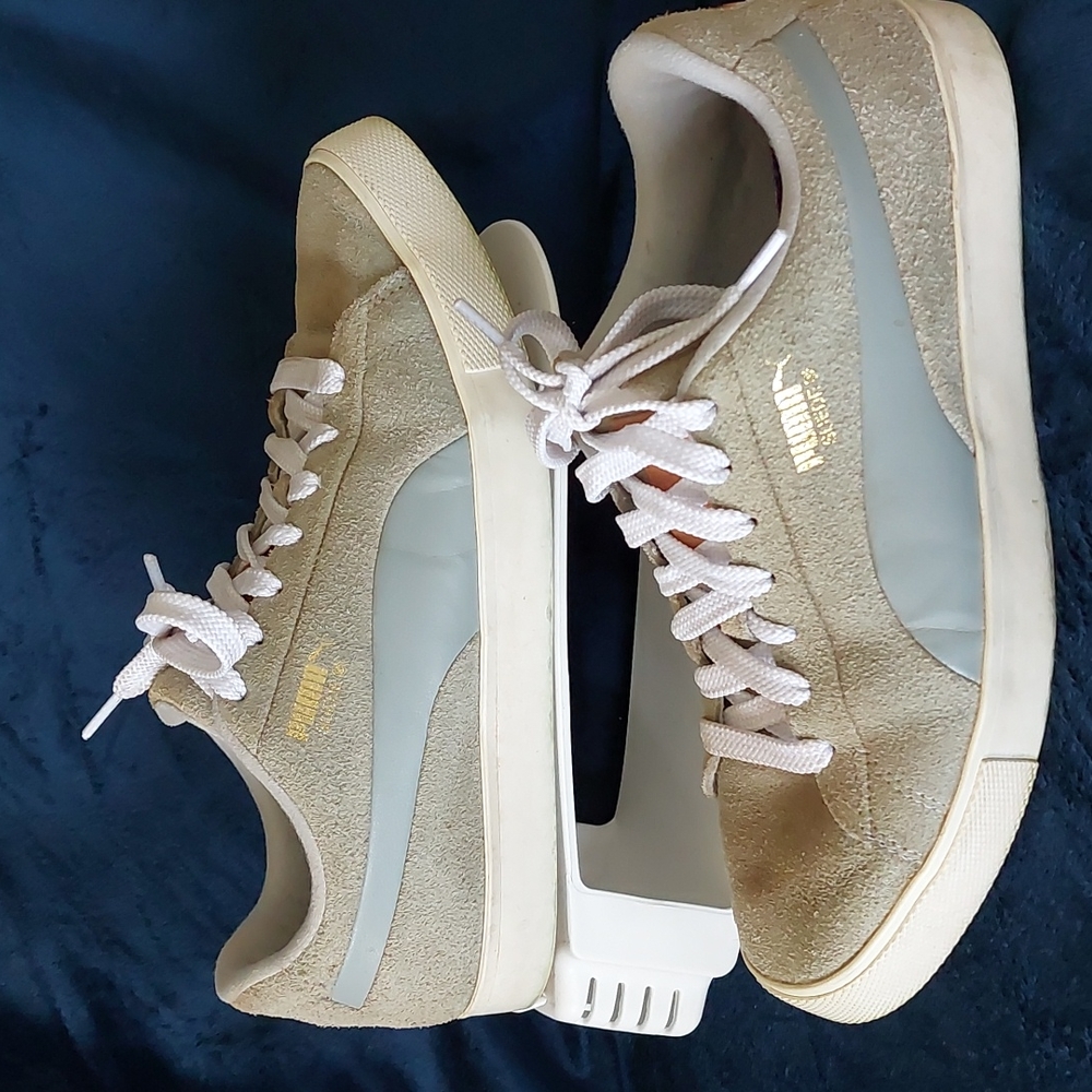PUMA Suede G spikeless women's golf shoes.